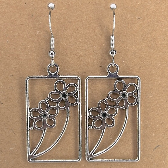 Fashion Flower Chic Dangle Earrings - Picture 1 of 2